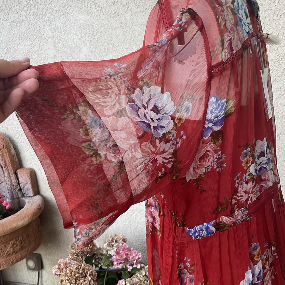 Johnny was Drexl Maxi Dress floral print and an ultra-feminine, flowy silhouette - Picture 12 of 14